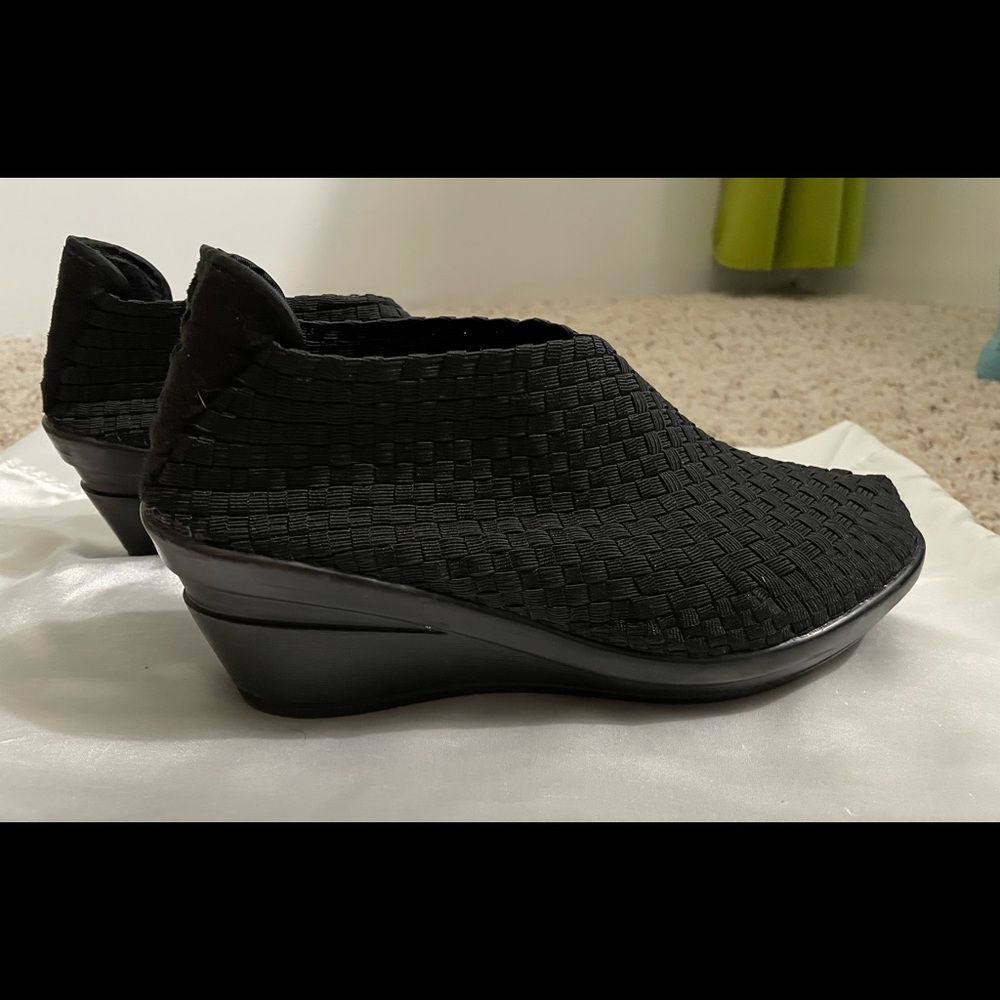 Black pull on shoes BM Bernie Mev. Size 41 (9.5 US) exquisitely comfortable!!!